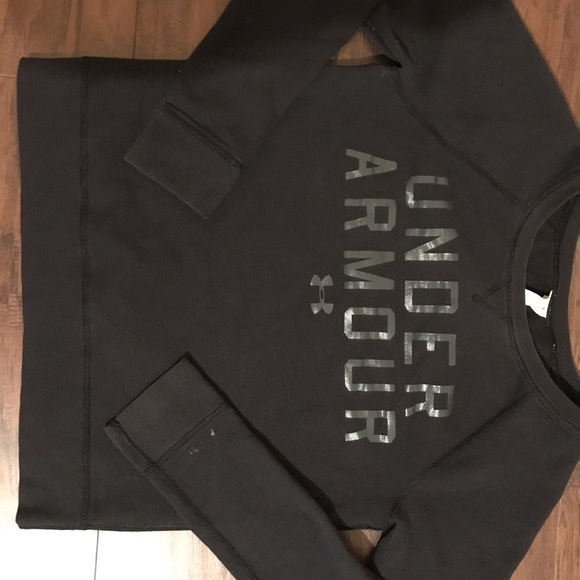 Under Armour Tops - Under Armour Sweatshirt